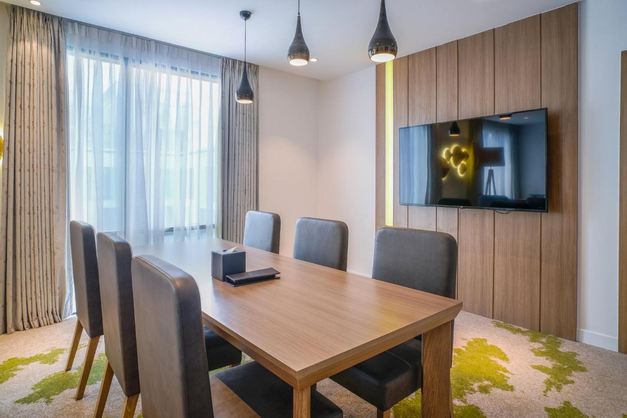 Holiday Inn & Suites Saigon Airport By Ihg Хошимин Екстериор снимка