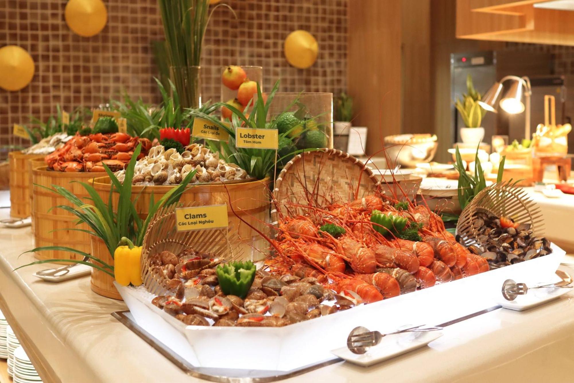 Holiday Inn & Suites Saigon Airport By Ihg Хошимин Екстериор снимка