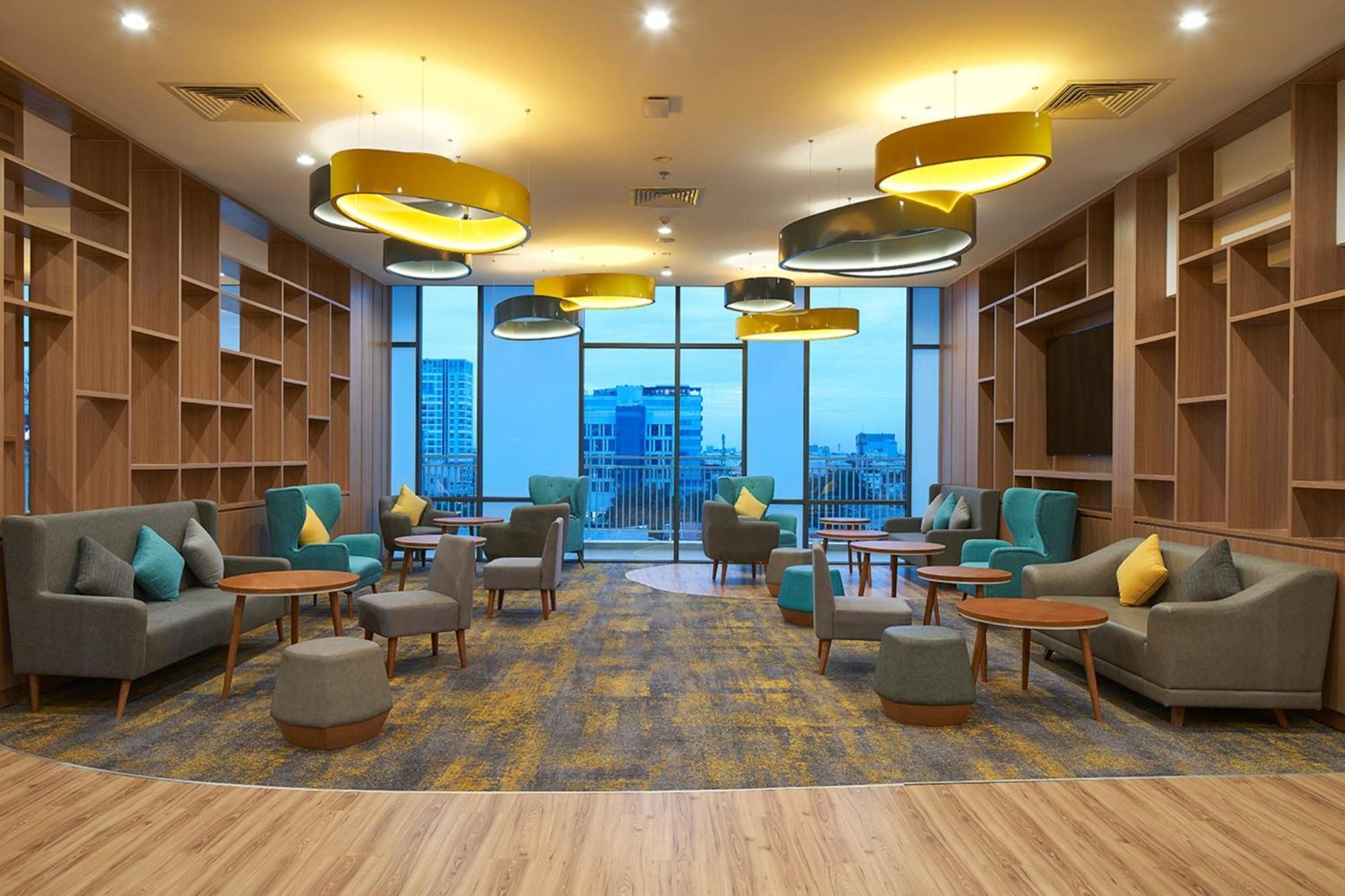 Holiday Inn & Suites Saigon Airport By Ihg Хошимин Екстериор снимка