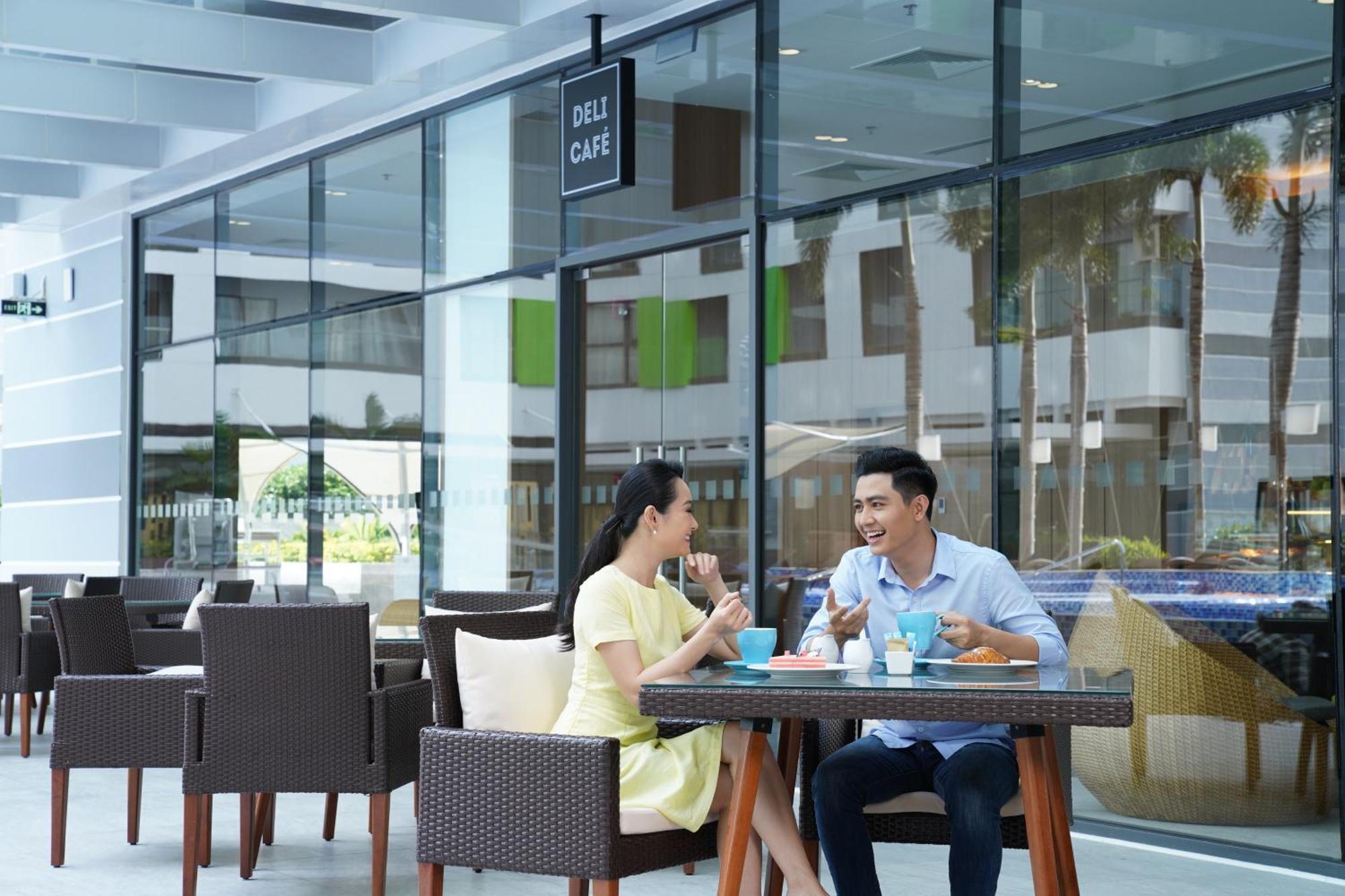 Holiday Inn & Suites Saigon Airport By Ihg Хошимин Екстериор снимка