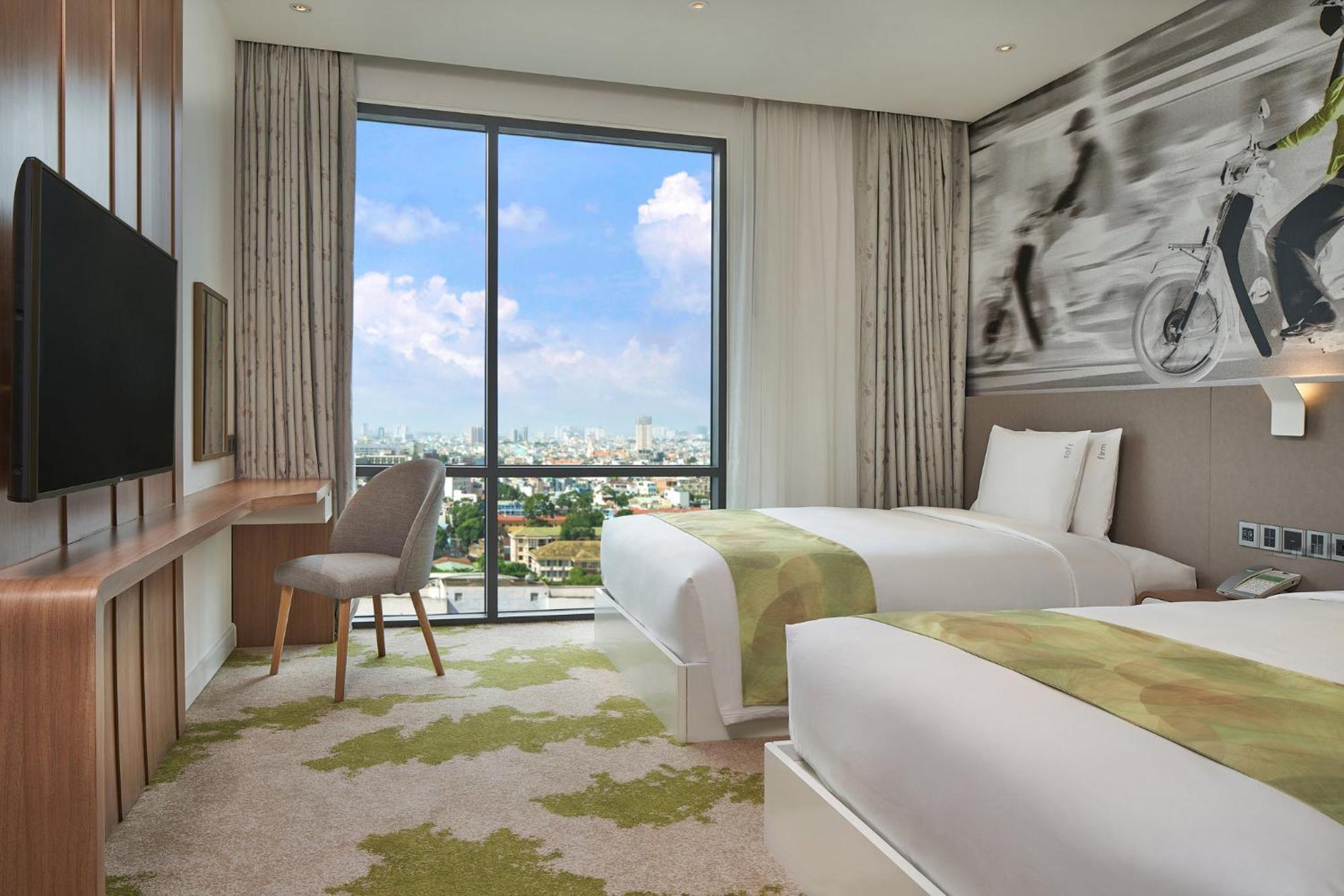 Holiday Inn & Suites Saigon Airport By Ihg Хошимин Екстериор снимка