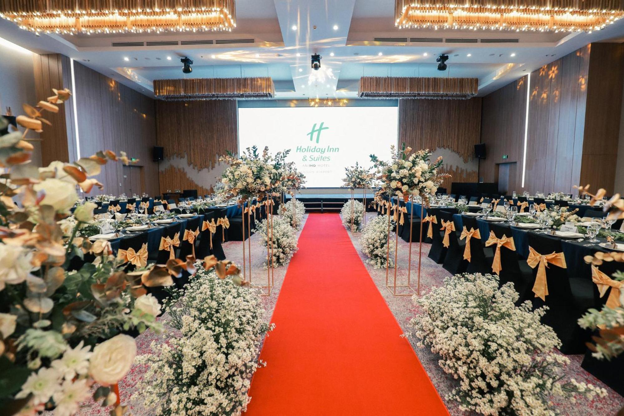 Holiday Inn & Suites Saigon Airport By Ihg Хошимин Екстериор снимка