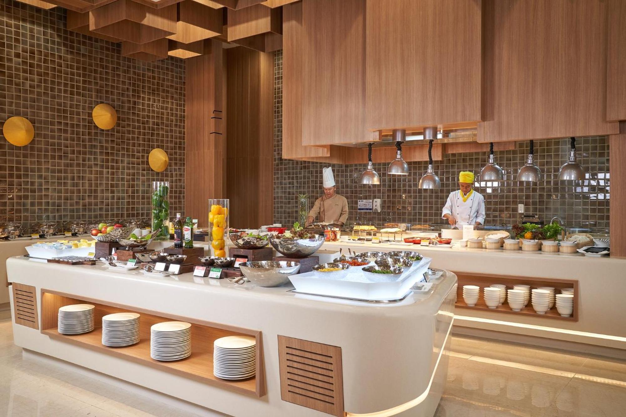 Holiday Inn & Suites Saigon Airport By Ihg Хошимин Екстериор снимка