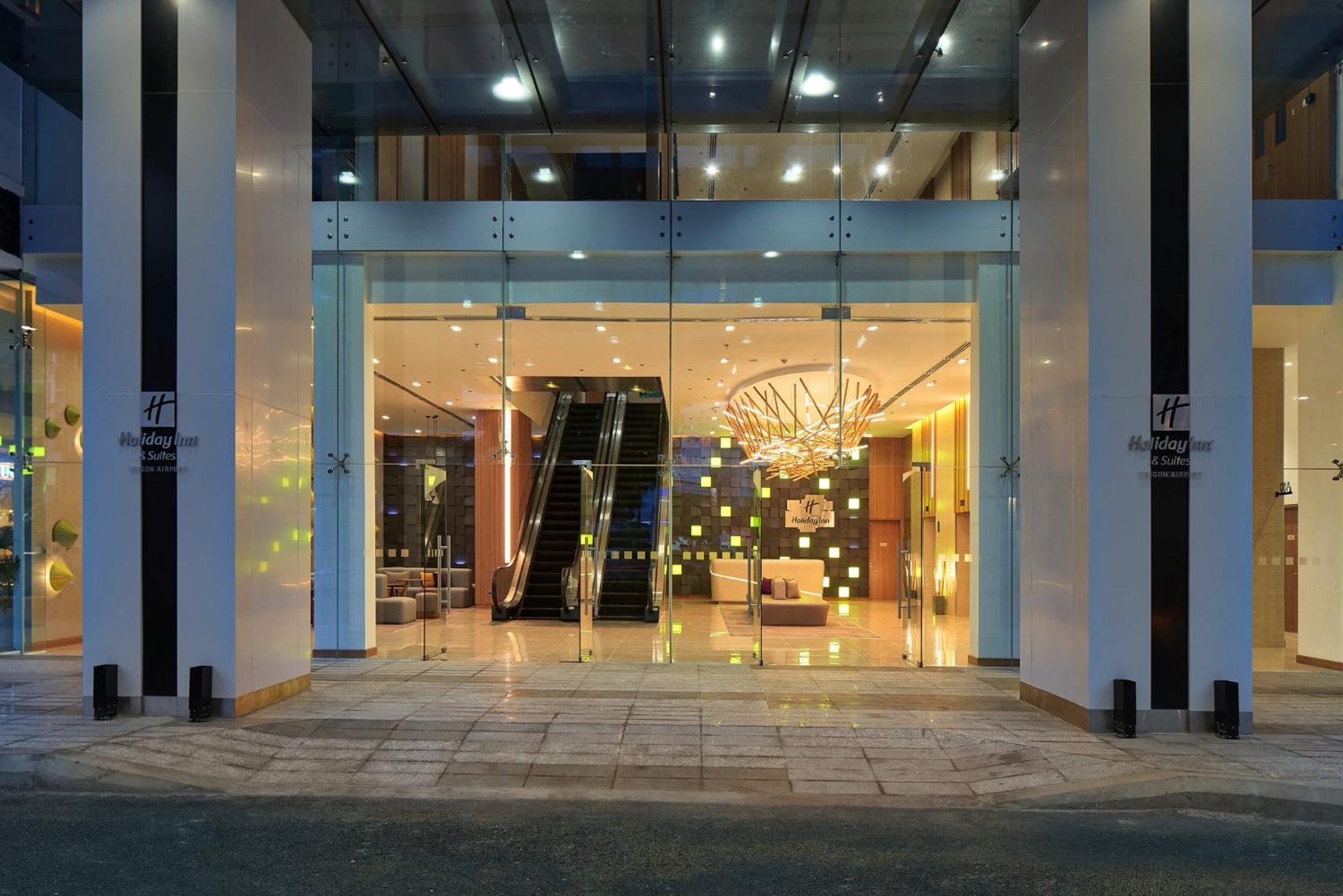 Holiday Inn & Suites Saigon Airport By Ihg Хошимин Екстериор снимка