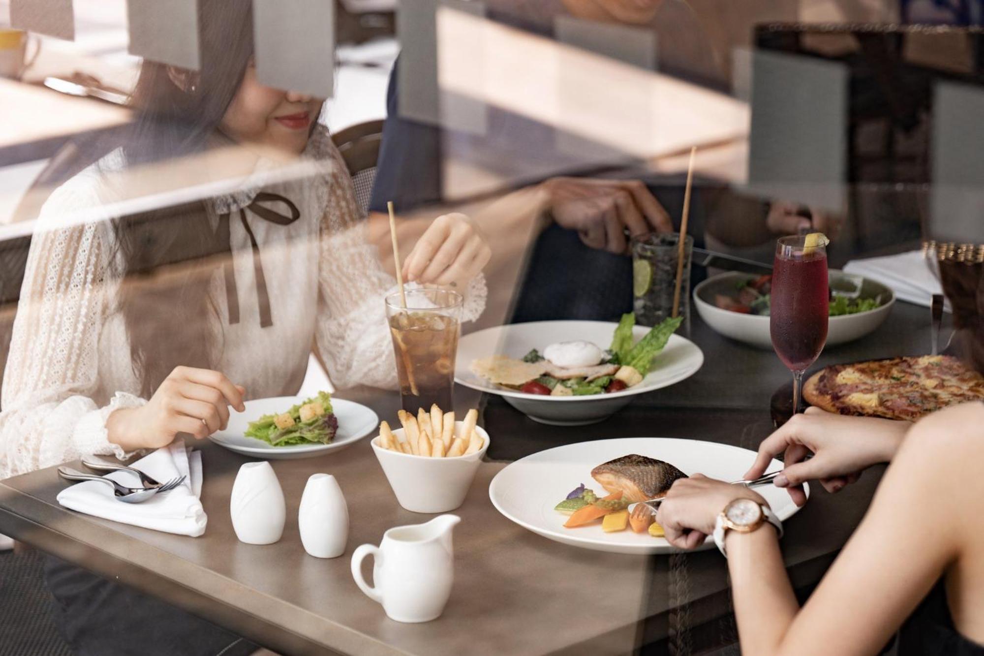 Holiday Inn & Suites Saigon Airport By Ihg Хошимин Екстериор снимка