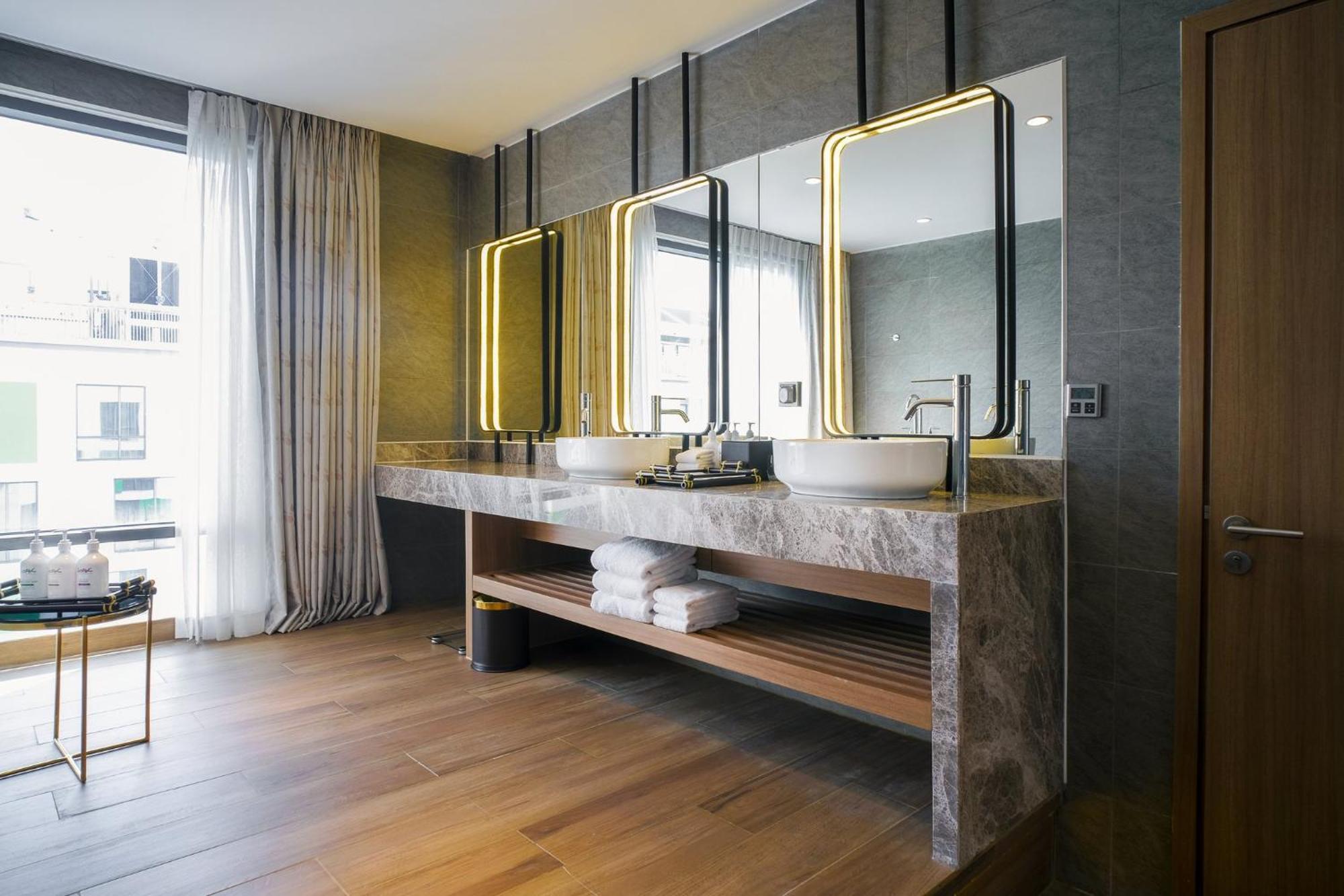 Holiday Inn & Suites Saigon Airport By Ihg Хошимин Екстериор снимка