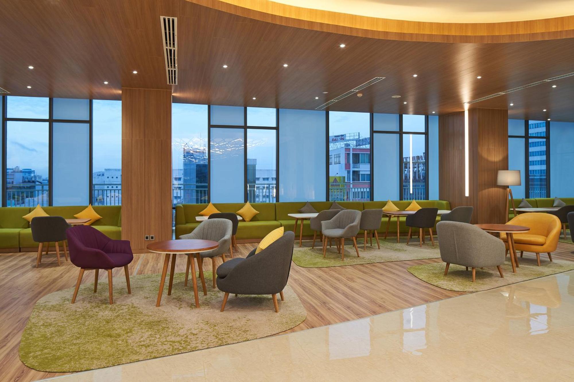 Holiday Inn & Suites Saigon Airport By Ihg Хошимин Екстериор снимка